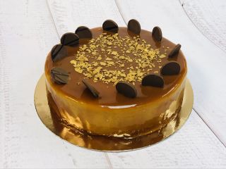 slany-karamel-dort